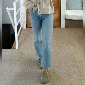 Vintage Tommy Hilfiger high-rise light-wash jeans. 💙